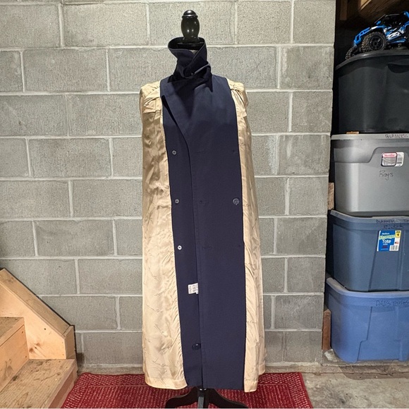 Entienne Aigner trench coat. - Picture 11 of 14